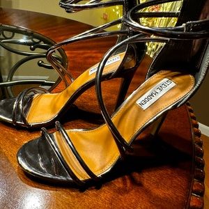 Steve Madden NEW women’s size 6.5 strappy pewter stilettos.